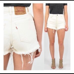 Levi’s Vintage Guys Fit 555 White Shorts size 6